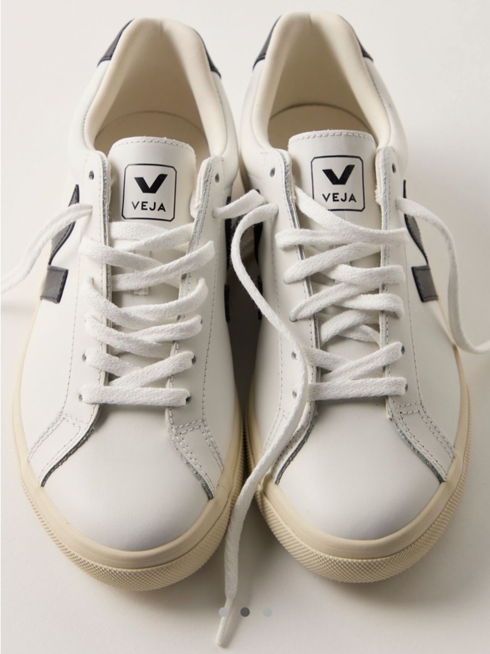 Veja Women’s Esplar Rubber-Trimmed Leather Sneakers. Size 9. - Picture 2 of 11